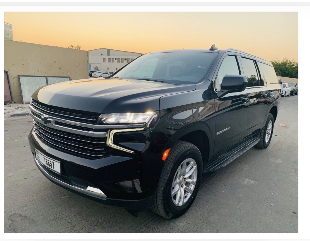 Chevrolet Suburban  - Image 2