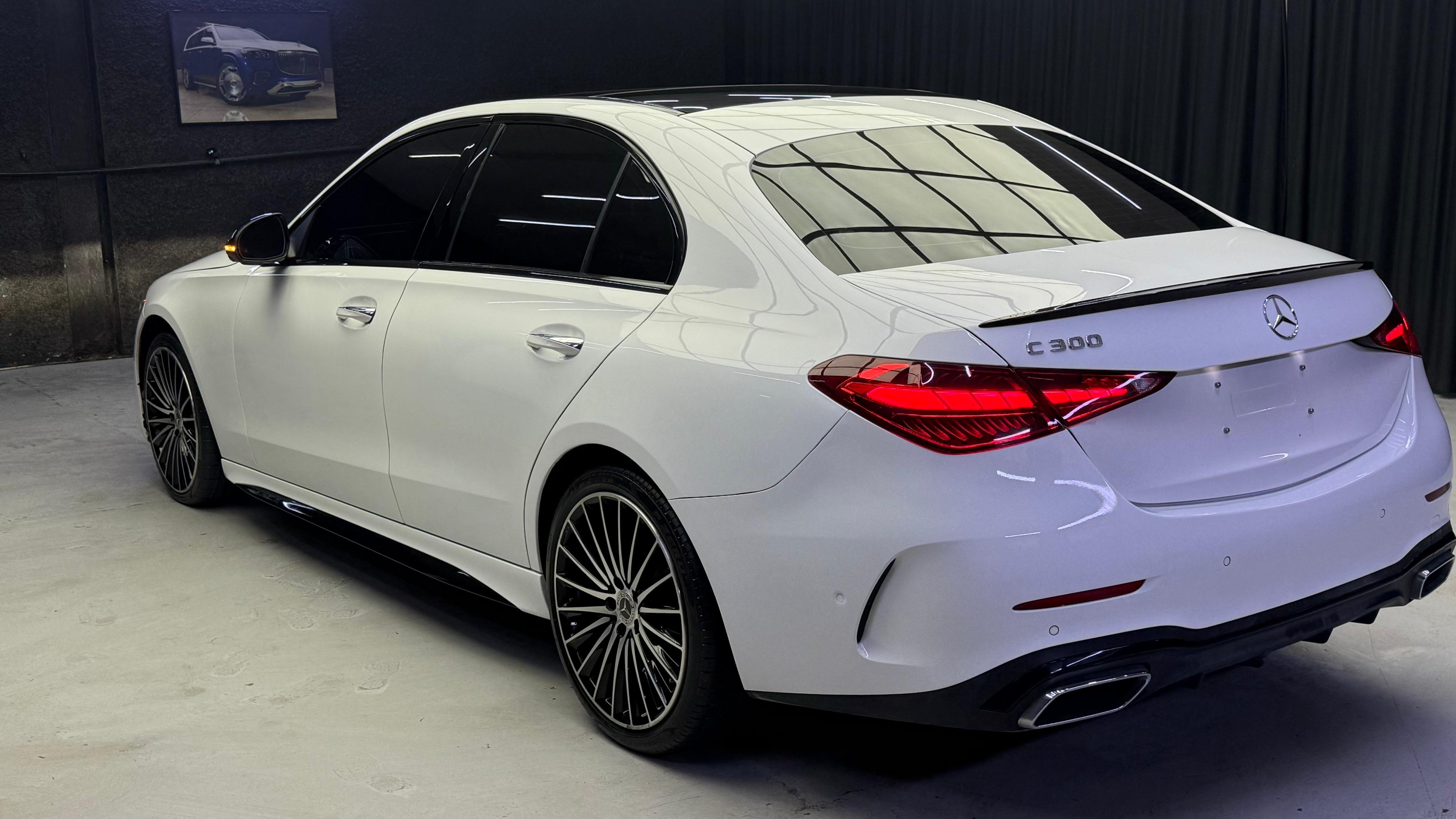 Mercedes C Class C-300 - Image 2