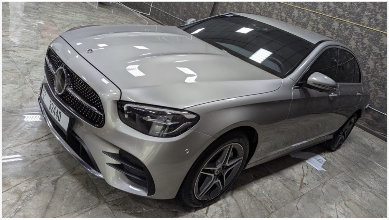 Mercedes E-Class 300 - Image 2