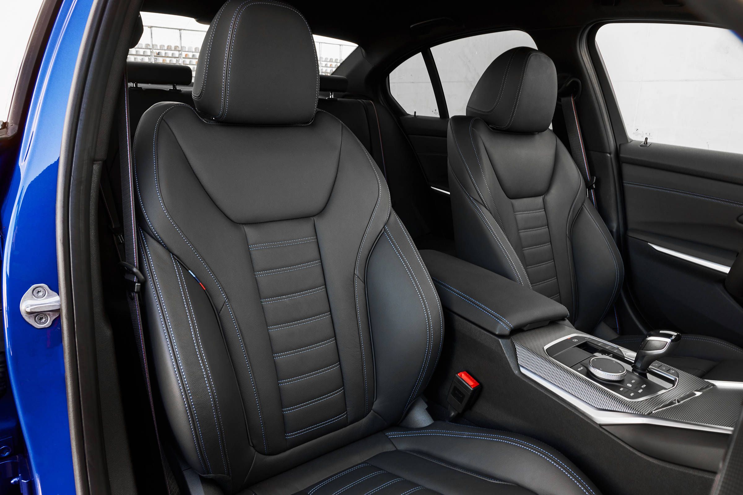 Rent BMW  330i - Image 4